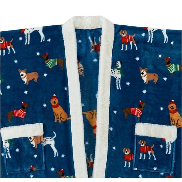 Dogs Plush Wrap Red Deep Pockets Oversized Pockets NEW ! DOGS - Picture 1 of 12